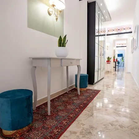 Cavour Centro _ Brand Life _ מלון בארי