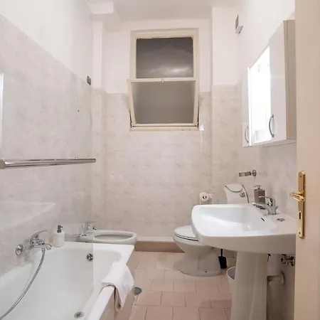 Guest house Cavour Centro _ Brand Life _ *