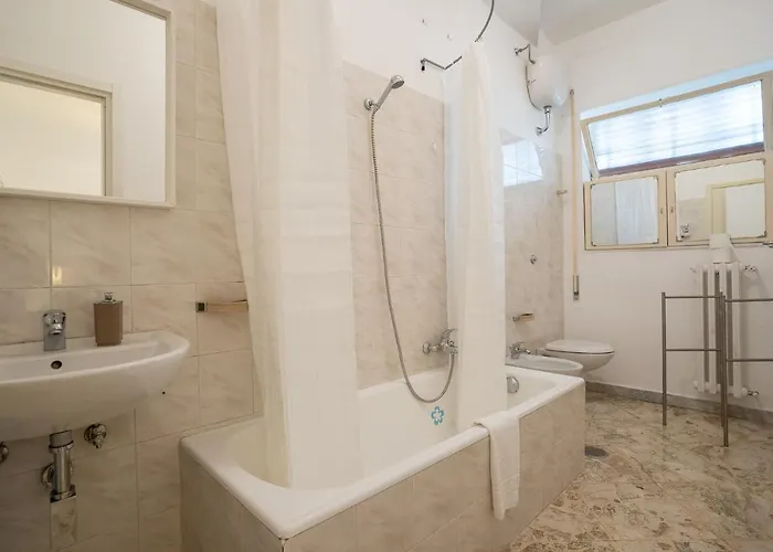 Cavour Centro _ Brand Life _ باري